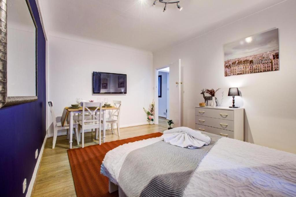 Park Lane Beautiful Family Apartament Londra