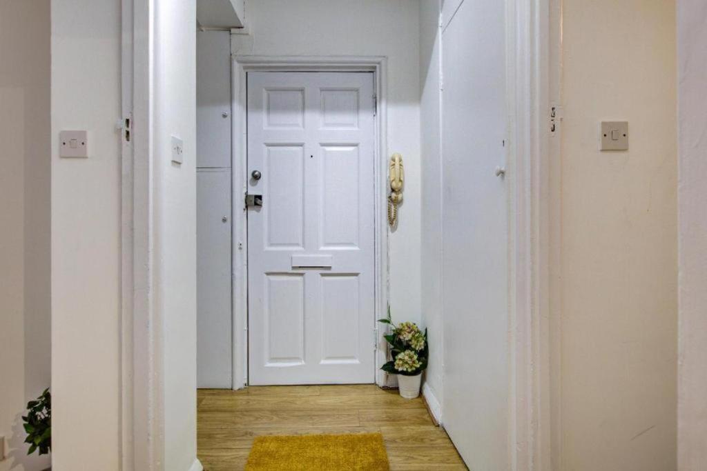 Park Lane Beautiful Family Apartament Londra